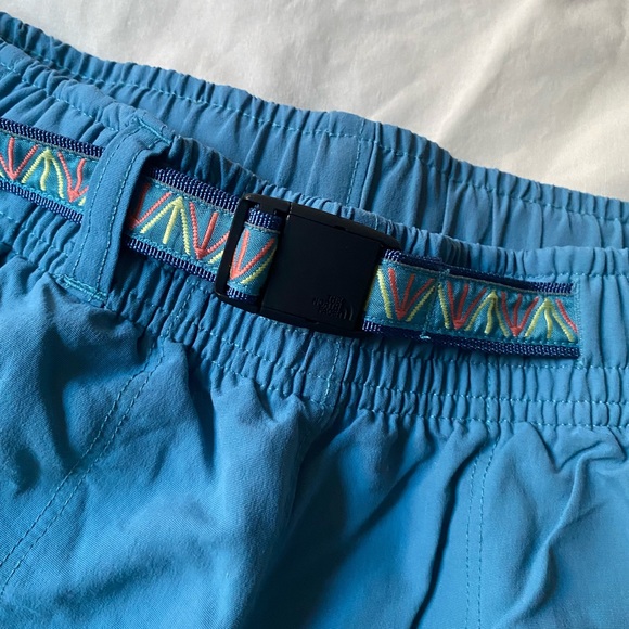 The North Face Hiking Shorts with Adjustable Belt - Picture 6 of 9